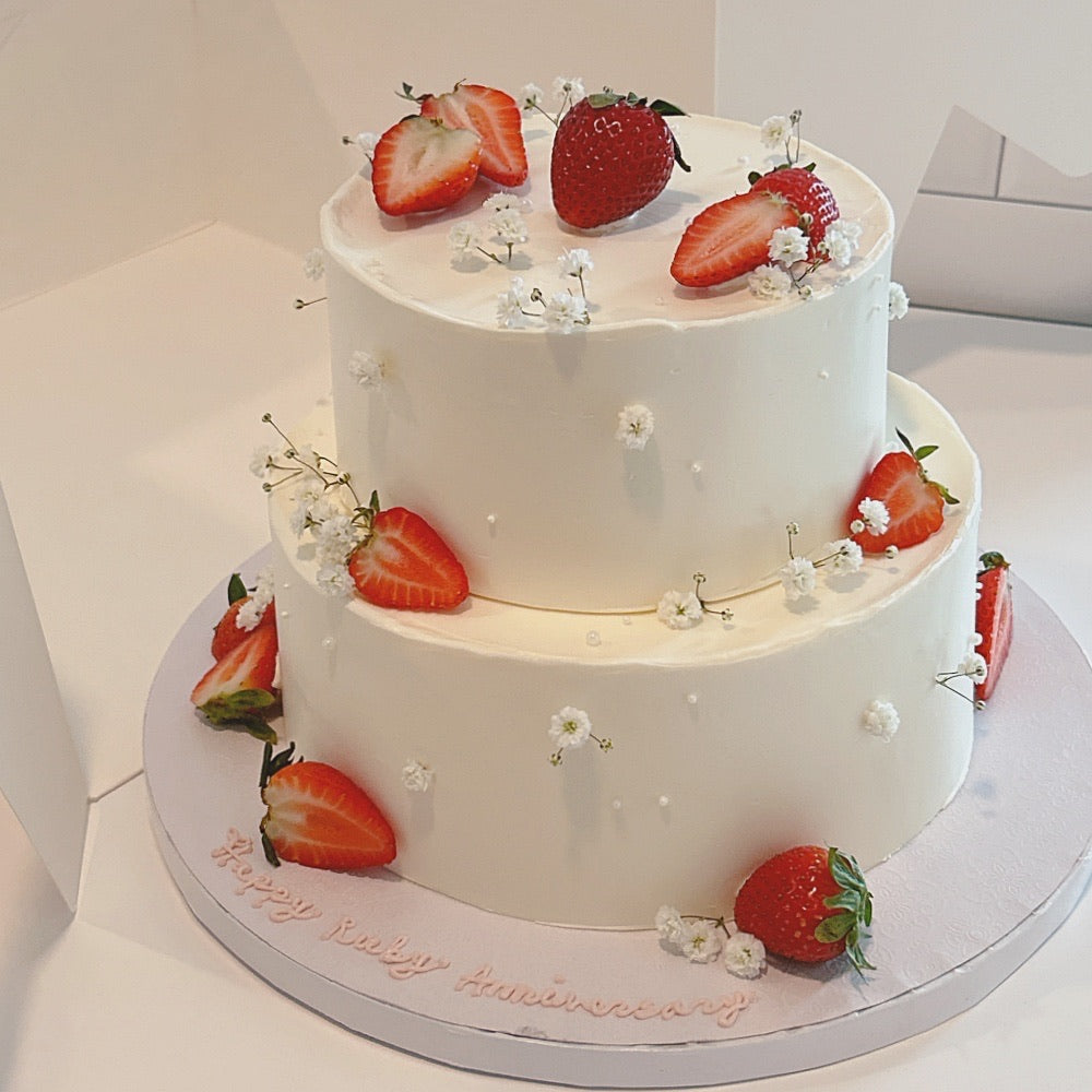 BERRY TIERED CAKE