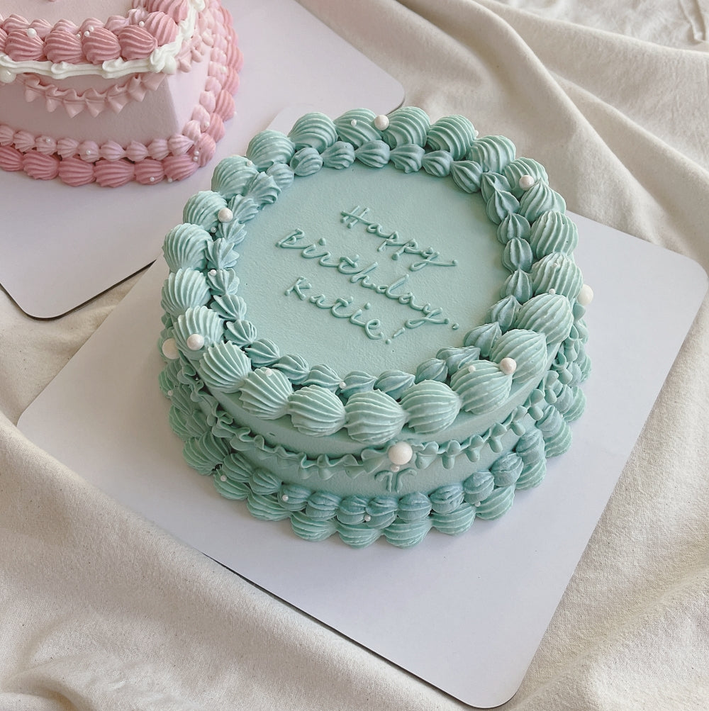 CLASSIC VINTAGE CAKE