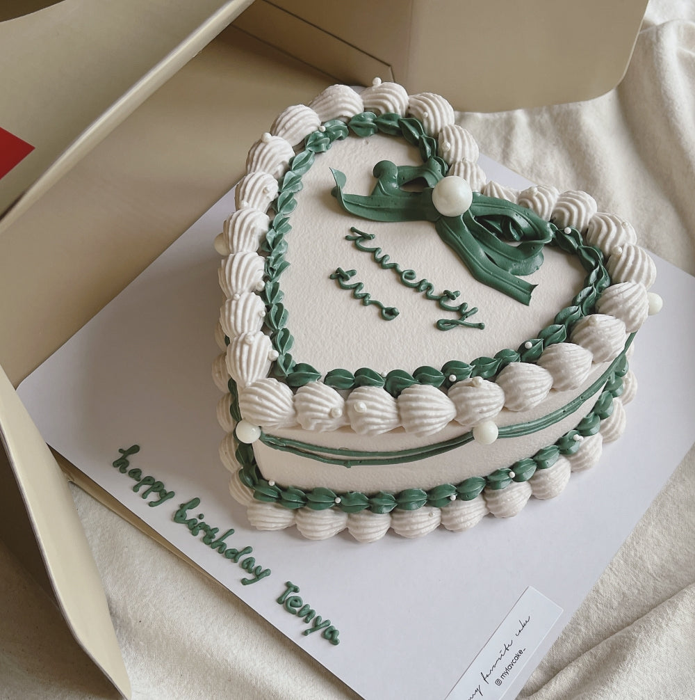 VINTAGE RIBBON CAKE