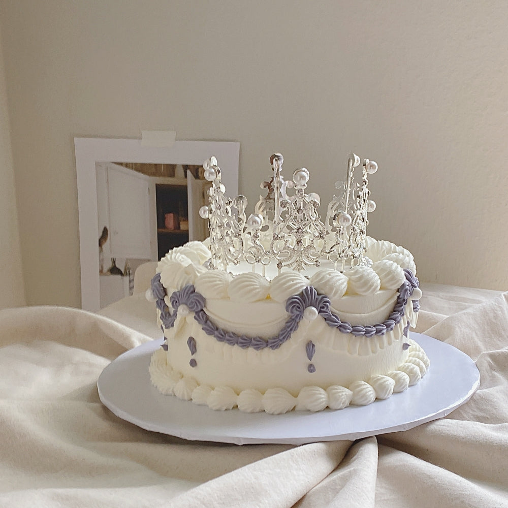 Baby blue and silver birthday cake 💙💎 : r/cakedecorating