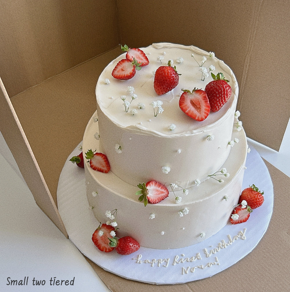 BERRY TIERED CAKE