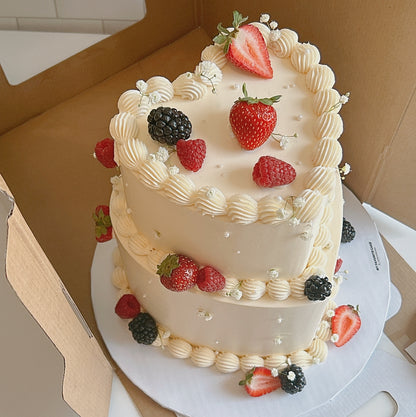 BERRY TIERED CAKE