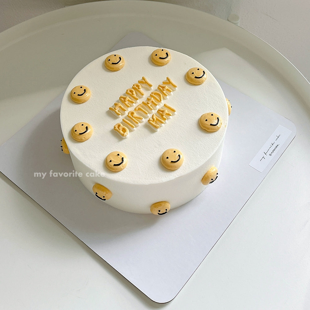 HAPPY FACE CAKE | Mini cakes birthday, Simple birthday cake, Cute birthday  cakes